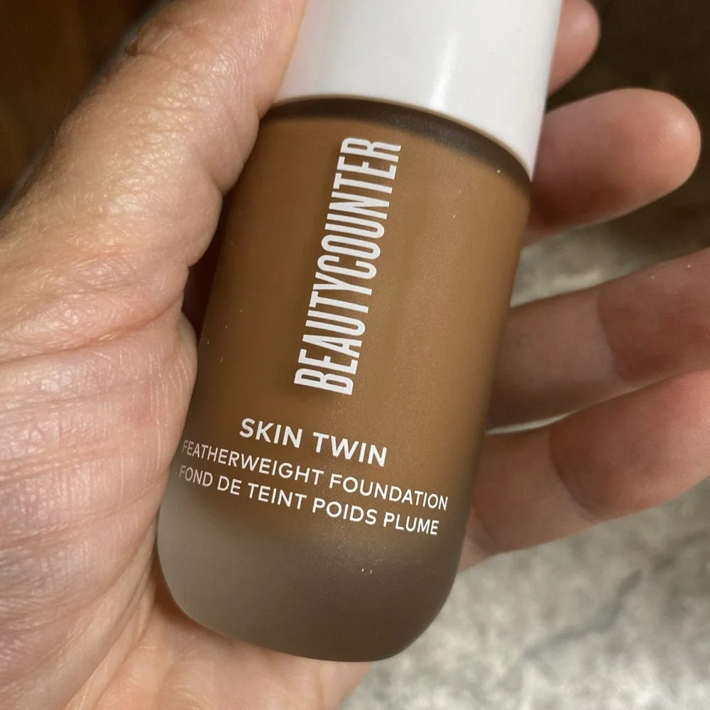 BNIB BEAUTYCOUNTER Skin‎ Twin Featherweight Foundation 1 fl oz Each Dark 520
